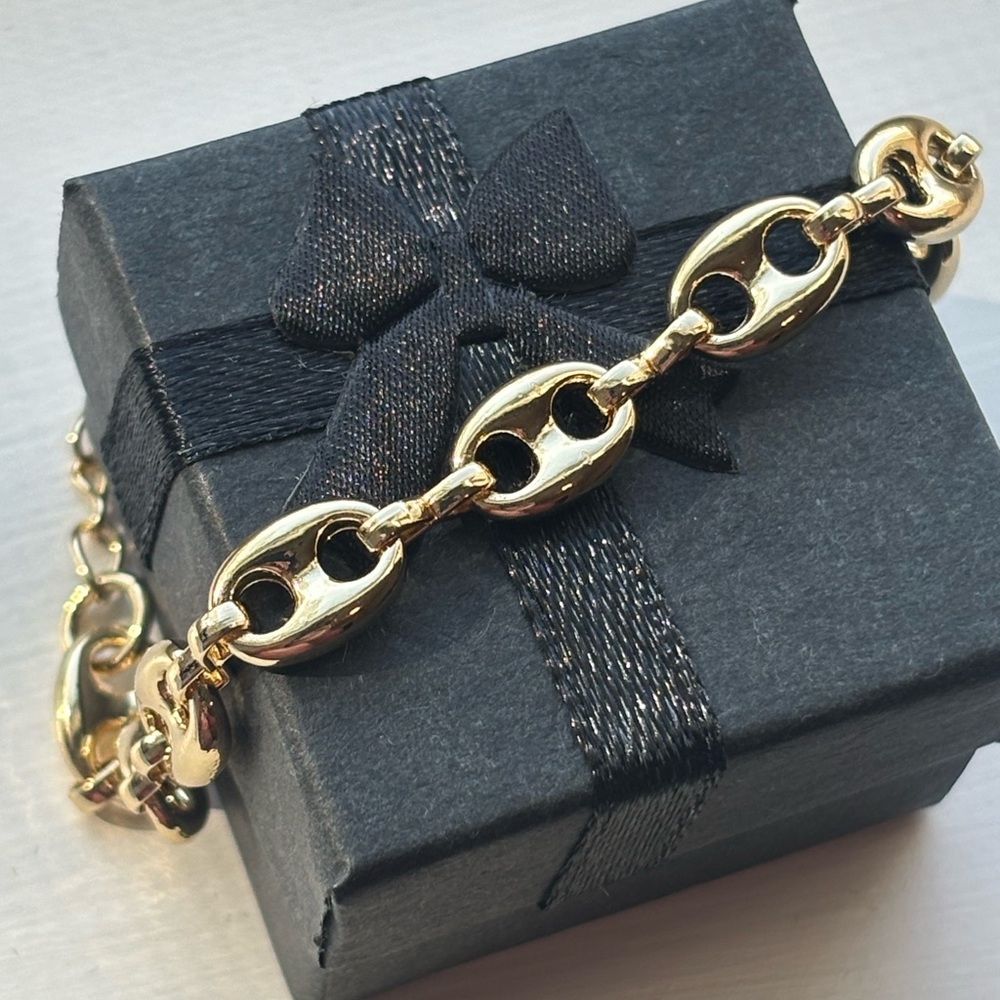Gold Link Bracelet - Elegant Women’s Bracelet - Picture 5 of 9